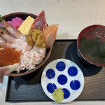 Hokkai Chuubou Kitameshi - 10色海鮮丼