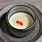 Nikuyakudan - 杏仁豆腐