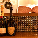 お肉一枚売りの焼肉店 焼肉とどろき - お肉に合うシャンパン・ワインも取り揃えております。