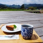 里山カフェ - 春にんじんとあずきのタルト、おばあちゃんの美味しい手摘み薬草茶