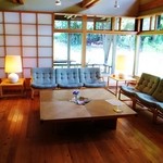 里山カフェ - 店内席ももちろんあります。