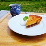 里山カフェ - 春にんじんとあずきのタルト、おばあちゃんの美味しい薬草茶