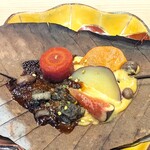 新日本料理おぶね - 三河の鶏を炭で朴葉焼きに