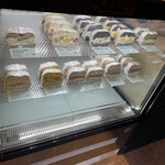 RABBIT BAGELS - レジ横ショーケース