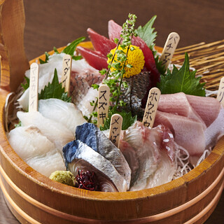 豊洲直送の海鮮を《刺し盛り》で堪能！名物・千寿葱焼き串も有