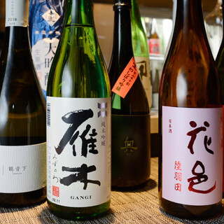 平時25種左右的日本酒，請用講究的酒盅品嘗♪