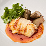 タイ料理 石ニ花サク 六本木 - 地鶏丹波黒どりと低温調理白レバーのタオチオソース