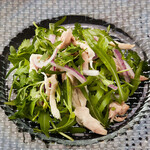 タイ料理 石ニ花サク 六本木 - 地鶏丹波黒どり、パクチー、セルバチコのサラダ