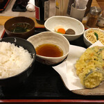 吟酒海楽 和 - イワシの天ぷらと鳥唐の定食／９９０円。