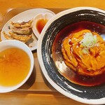 森の食卓 - 料理写真:天津飯と餃子四個