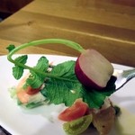 ラ・カント - 造形的に盛り付けられた野菜。