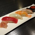 三海の華 - 〆のお鮨（本マグロ赤身、イクラなど５貫）