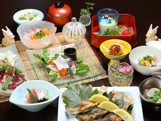 囲炉里庵 花水木 - 埼玉・秩父・長瀞の地産を活かした和食会席料理