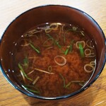 Teishoku Izakaya Yamagami - 味噌汁…微妙な赤だし