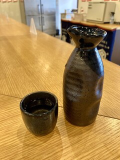 Tori Izakaya Dekanoren - 「大納川 純米」１合。550円也。