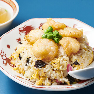 おつまみ～〆まで、味も見た目もインパクト大の名物料理がずらり