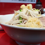 ラーメン二郎 - 汁なし半分＋ニンニク＋青ネギ玉子