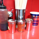 ラーメン二郎 - 卓上調味料