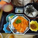 民宿 青塚食堂 - バフンウニ丼（３９８０円）
