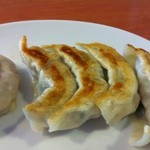 東海嘉宴 - 自家製餃子　ランチ価格250円