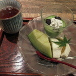 かね吉 一燈庵 - デザートと緑茶。