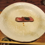 鳥茂 - サーロインのアンチョビとキャビア乗せ 雲丹抜き