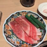 Wagyu Ue-Go Mesuu Shi To Jukusei Gyuushi Taniku Ya Ichiyuku - 