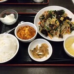 中華料理 上宴 - 豚肉ときくらげ玉子炒め定食（900円）