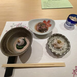 Sushi Getanagi - マグロの梅おかか和え　里芋とほうれん草の胡桃ダレ　噴火湾産毛蟹