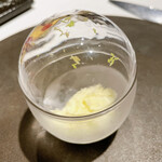 ラトリエ・ドゥ・ノト - ⑥グラニテ　
      レモンの皮が蓋に付いており、蓋を開くととても良い香り。