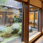 ラトリエ・ドゥ・ノト - 店内　中庭