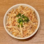 둥근 닭 풀밥 그릇