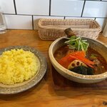 Tokachi Supu Kare Biribu - サクッとチキンレッグのスープカレーとサフランライス