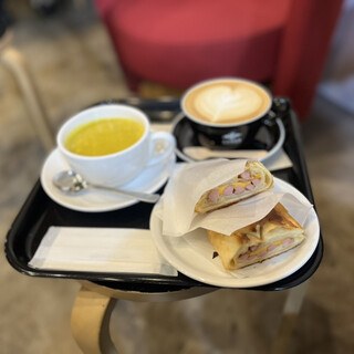 ZEBRA Coffee & Croissant_1