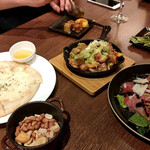 肉とチーズバルGRILL屋 府中店 - お料理勢ぞろい