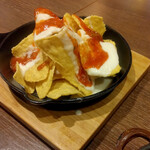 肉とチーズバルGRILL屋 - トルティーヤチップス