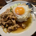 青山ガパオ食堂 - 鶏肉のガパオ