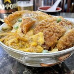 中華料理 末広 - かつ丼(アップ)