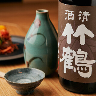 Enjoy the charm of Japanese sake that changes dramatically depending on temperature and timing