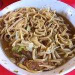 ラーメン二郎 - 天地返しをして1/3ほど食べた小ぶた野菜