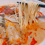 麺屋一龍 - 細麺が良くスープに絡む
