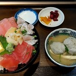 Uomaru Sengyoten - 海鮮丼(５種盛り) 1738円税込