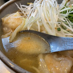 麺匠 呉屋 - 干しエビや海老油で香ばしい風味