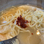 麺匠 呉屋 - 後半は卓上の唐辛子でピリッと味変