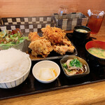 食菜工房 飯や - 鶏唐揚げの定食（全貌）
