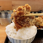 食菜工房 飯や - 鶏唐揚げオンご飯
