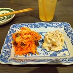 ワインと日本酒 居酒屋 Hana - 胡麻とレーズンのキャロット・ラペとポテトサラダ（柿入り）