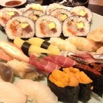 辰巳寿司 - 辰巳巻と握り