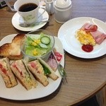 BAKERY CAFE CLUB RATIE - クラブラティエサンドセットにスクランブルエッグをトッピング  700円