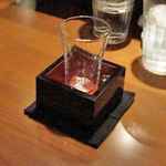 Jidoriya Gokuu Hana - その後はおすすめ日本酒リストの中の杉勇を注文する事にしました。